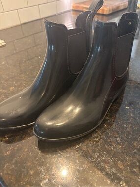 Women’s Black Chelsea Rain Boots - Sleek Waterproof Ankle Boot